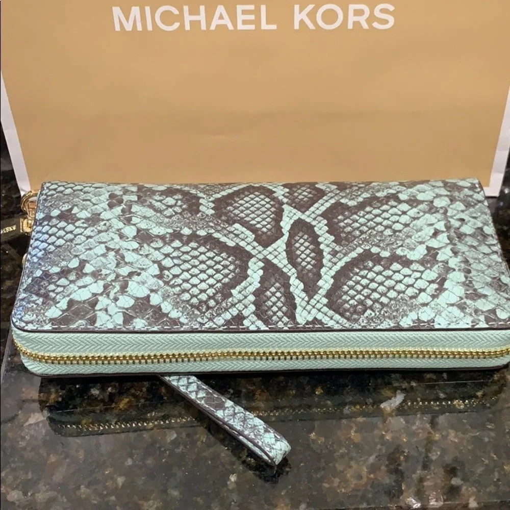 Michael Kors Large Travel Continental Wallet